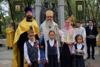 Митрополит Артемий наградил многодетные семьи Хабаровска в день памяти святых покровителей брака