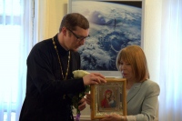 Хабаровский священник поздравил победительницу премии «Женщина года»