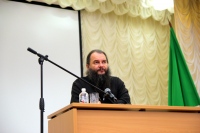 На встрече с московским священником обсудили значение Евхаристии в жизни человека