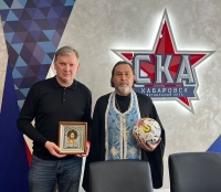 Хабаровский священник освятил футбольное поле