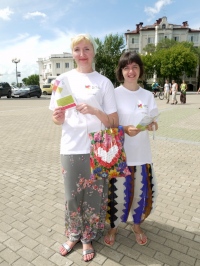 Верующие Хабаровска вышли на улицы поздравить горожан с юбилеем Крещения Руси