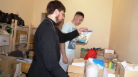 Активисты православного молодежного движения помогают собирать детей в школу